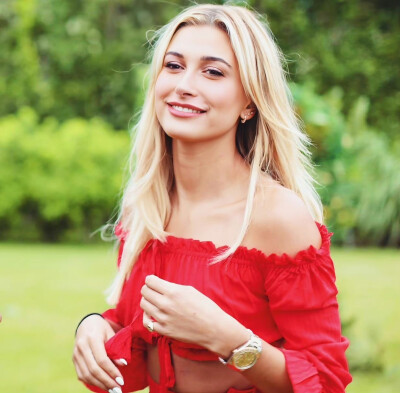 Hailey Bieber