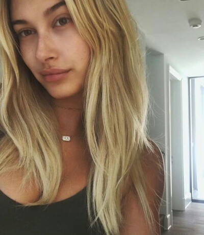 Hailey Bieber