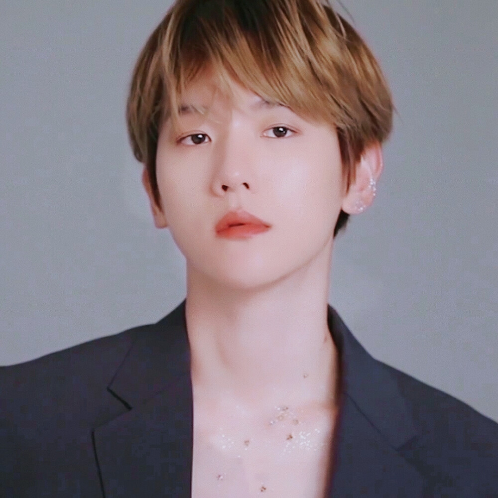 边伯贤•baekhyun
“无法抗拒的，是爱情和你”