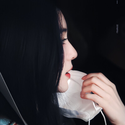 我做划破黑暗的予，她便是坚硬的盾。