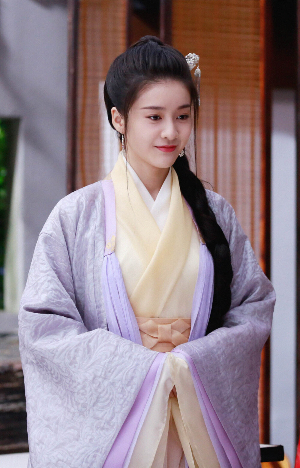 张雪迎白发容乐