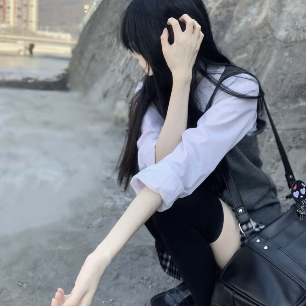 女