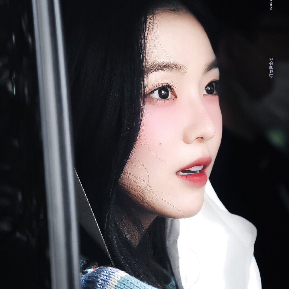 我做划破黑暗的予，她便是坚硬的盾。