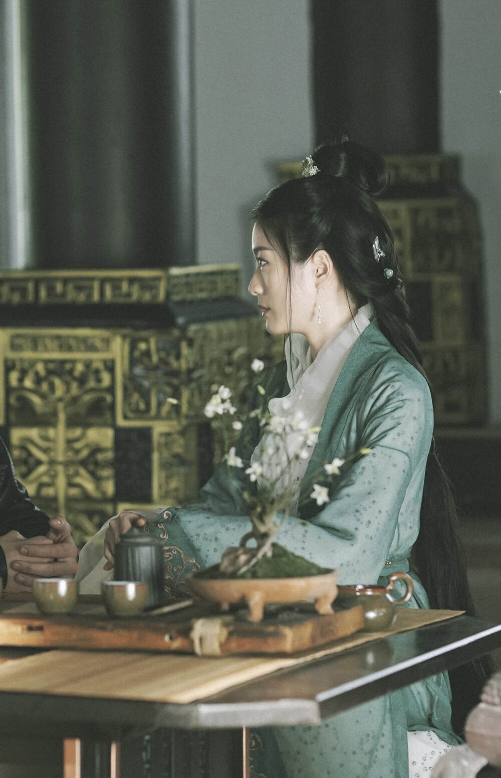 张雪迎白发容乐