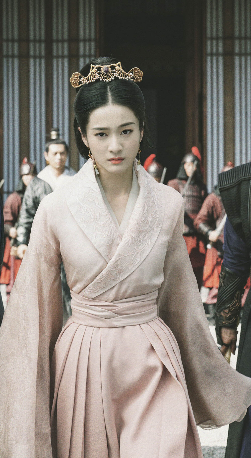 张雪迎白发容乐