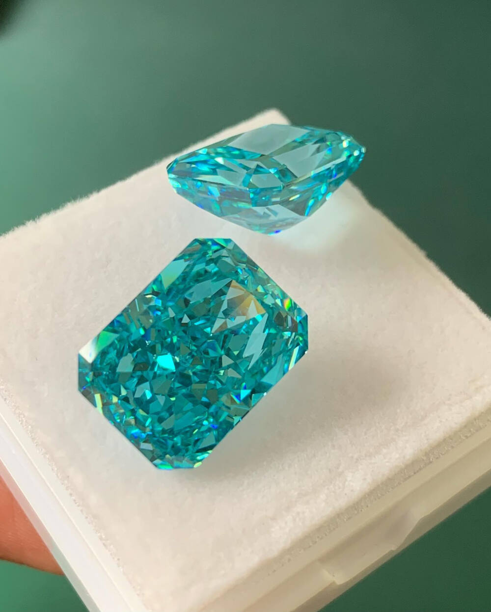 氧化锆 帕拉依巴碧玺蓝色 裸石 Blue Paraiba color crush ice cutting zirconia 12x16mm