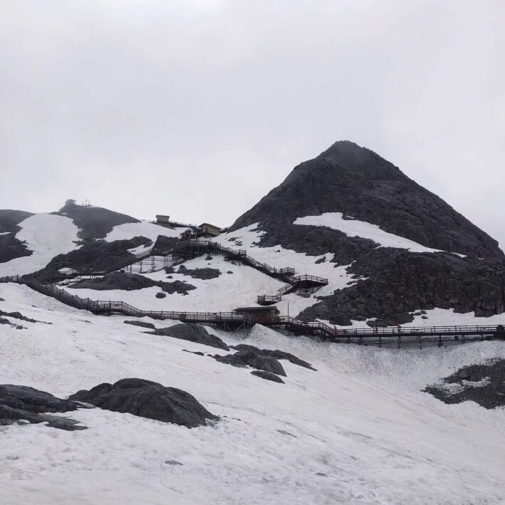 雪山。