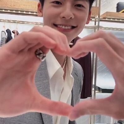 男头
许光汉 我那在娱乐圈上班的老公
#许光汉##无水印头像##许光汉greghan[超话]# 