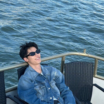 男头
许光汉 我那在娱乐圈上班的老公
#许光汉##无水印头像##许光汉greghan[超话]# 