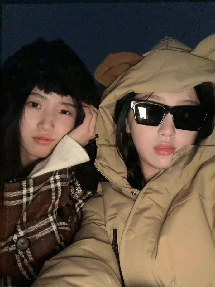 卢昱晓虞书欣合照头像