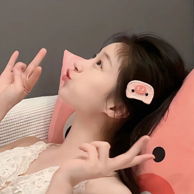 女