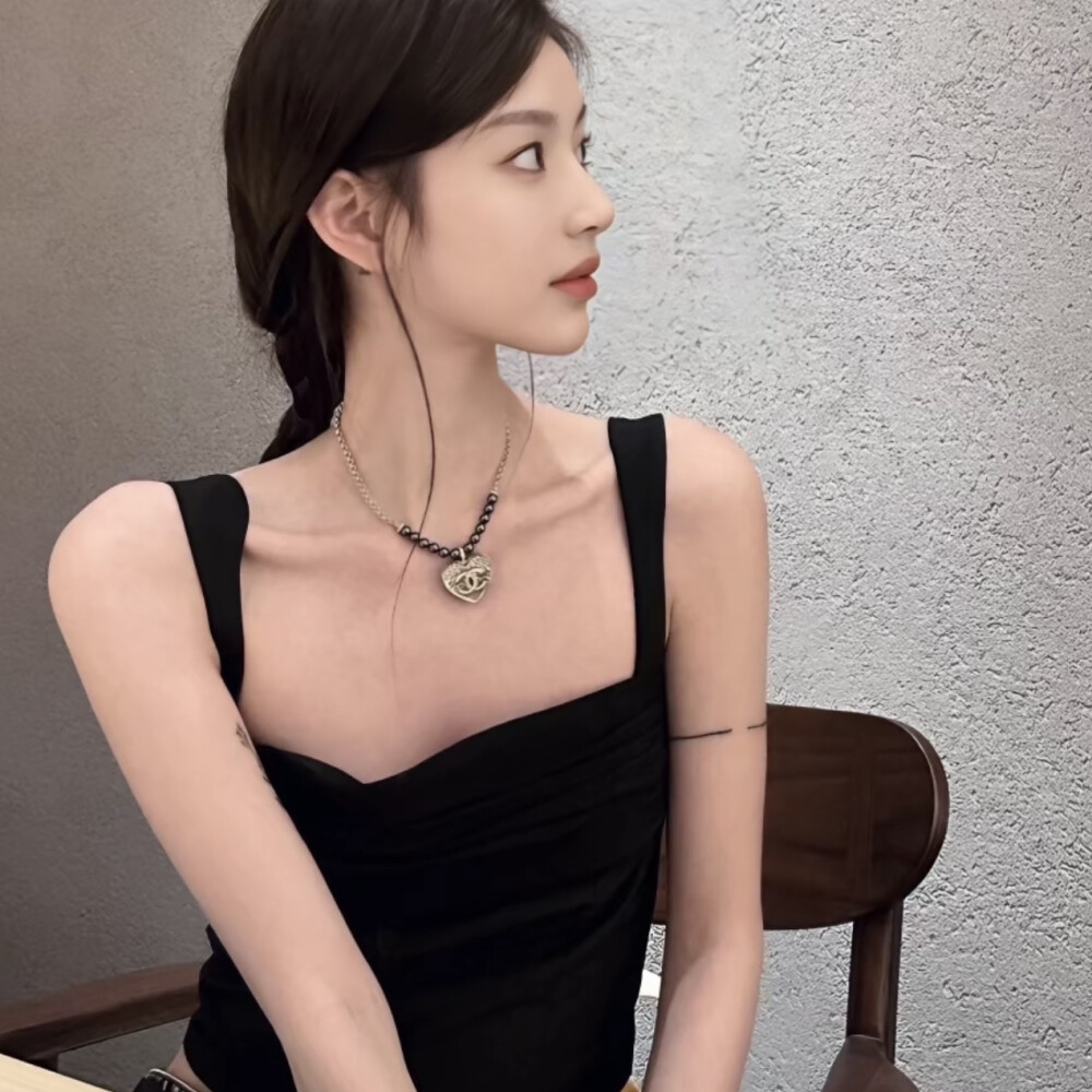 女