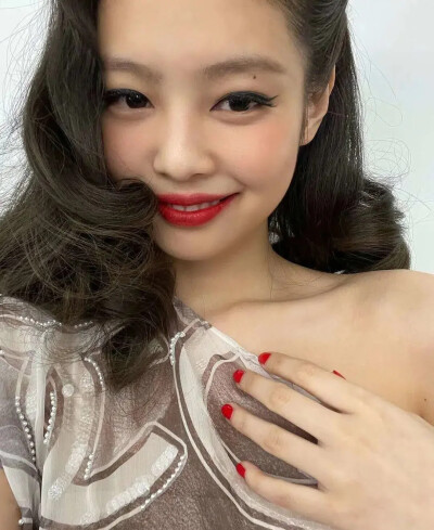 Jennie 金智妮 Blackpink 杂志 香奈儿 时尚 自拍 爱豆