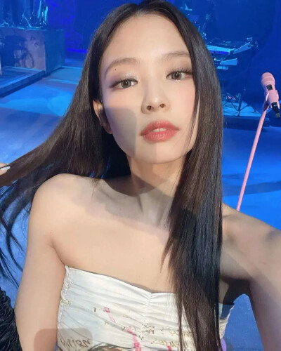 Jennie 金智妮 Blackpink 杂志 香奈儿 时尚 自拍 爱豆