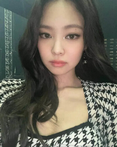 Jennie 金智妮 Blackpink 杂志 香奈儿 时尚 自拍 爱豆