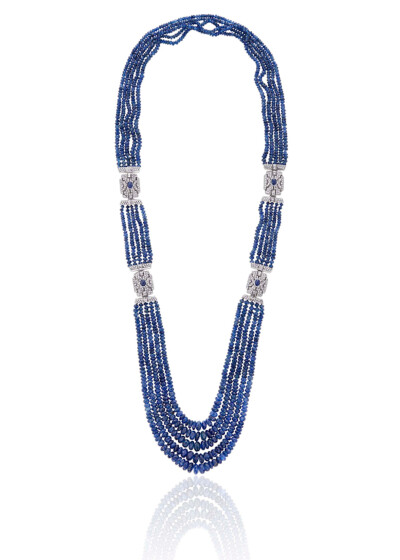 蓝宝石和钻石多股项链，包含五串刻面蓝宝石珠、椭圆形凸圆面蓝宝石、圆形和方形切割钻石。