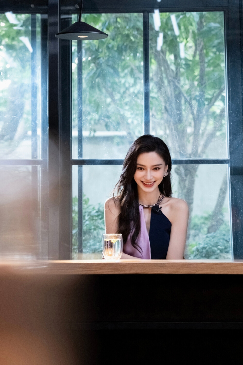 杨颖/Angelababy
#angelababy[超话]# ·#Angelababy厨房大片# 来到上海曲径通幽的老巷，走进泰安门，将美食注入时间韵味与自然感悟，跟随boss颖@angelababy 体验一场沉浸式味蕾挑战赛吧