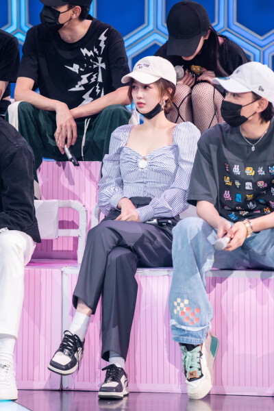 虞书欣
#虞书欣你好星期六# 彩排也玩的很认真的@虞书欣Esther ，今晚会带来什么惊喜呢？20:10 锁定《你好星期六》吧