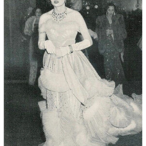 伊朗末代王后索拉雅的迪奥婚纱