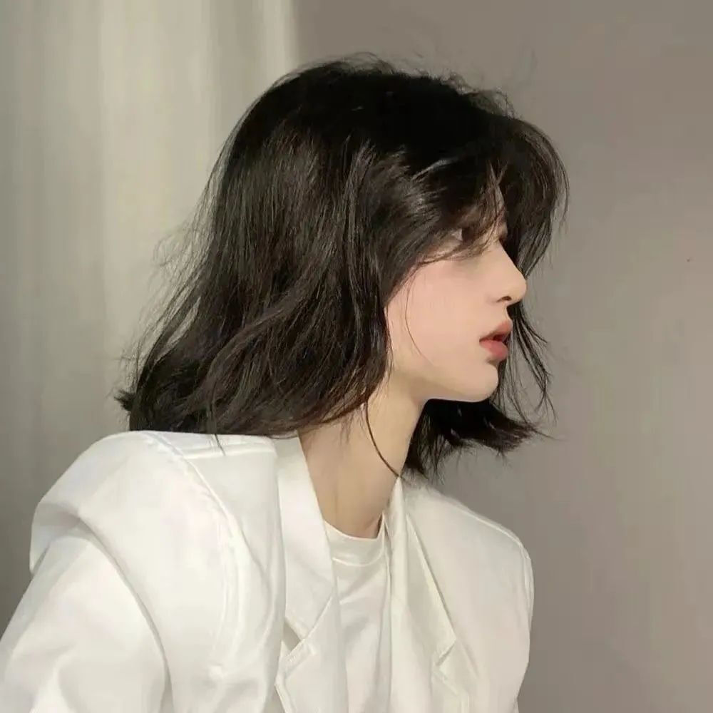 氛围感短发女生头像