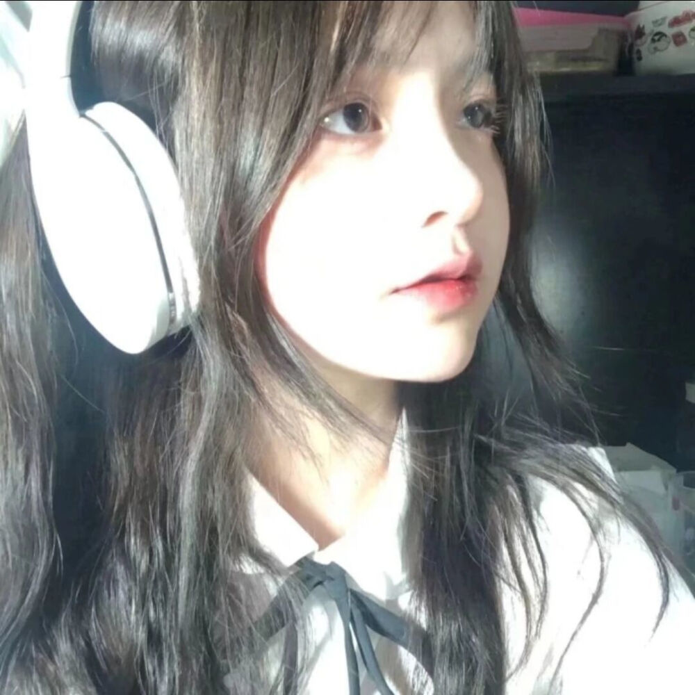 女生头像
天再高又怎样，踮起脚尖就更接近阳光。