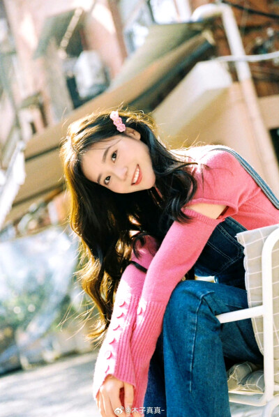 粉色毛衣
出镜：@木子真真- ​​​