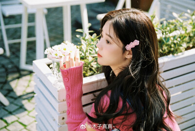 粉色毛衣
出镜：@木子真真- ​​​