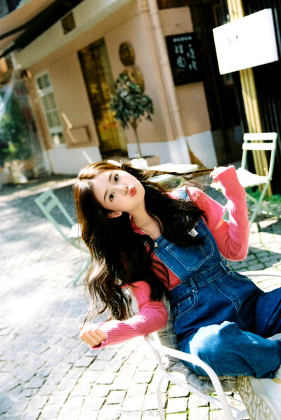 粉色毛衣
出镜：@木子真真- ​​​