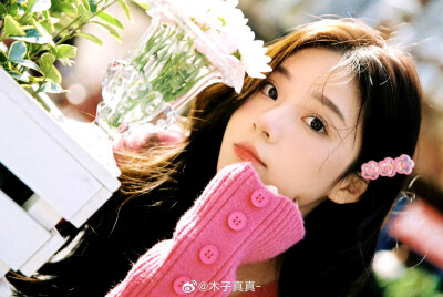 粉色毛衣
出镜：@木子真真- ​​​