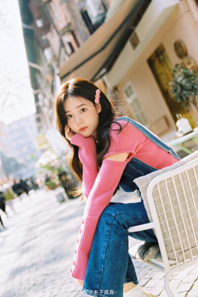 粉色毛衣
出镜：@木子真真- ​​​