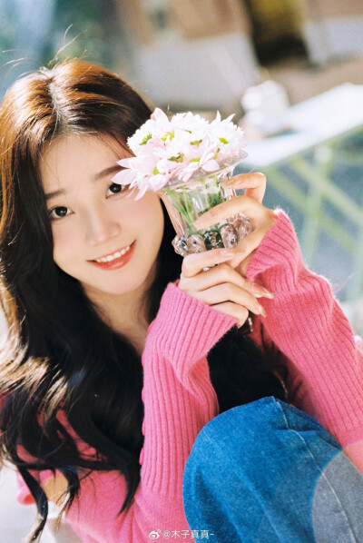 粉色毛衣
出镜：@木子真真- ​​​