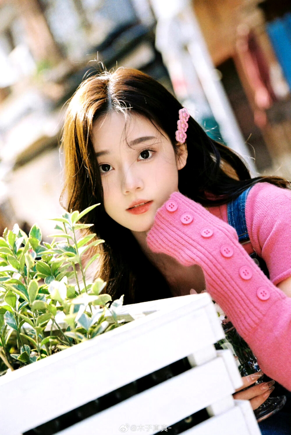 粉色毛衣
出镜：@木子真真- ​​​