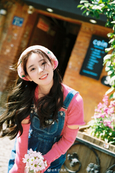 粉色毛衣
出镜：@木子真真- ​​​