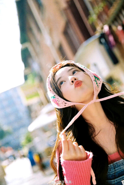 粉色毛衣
出镜：@木子真真- ​​​