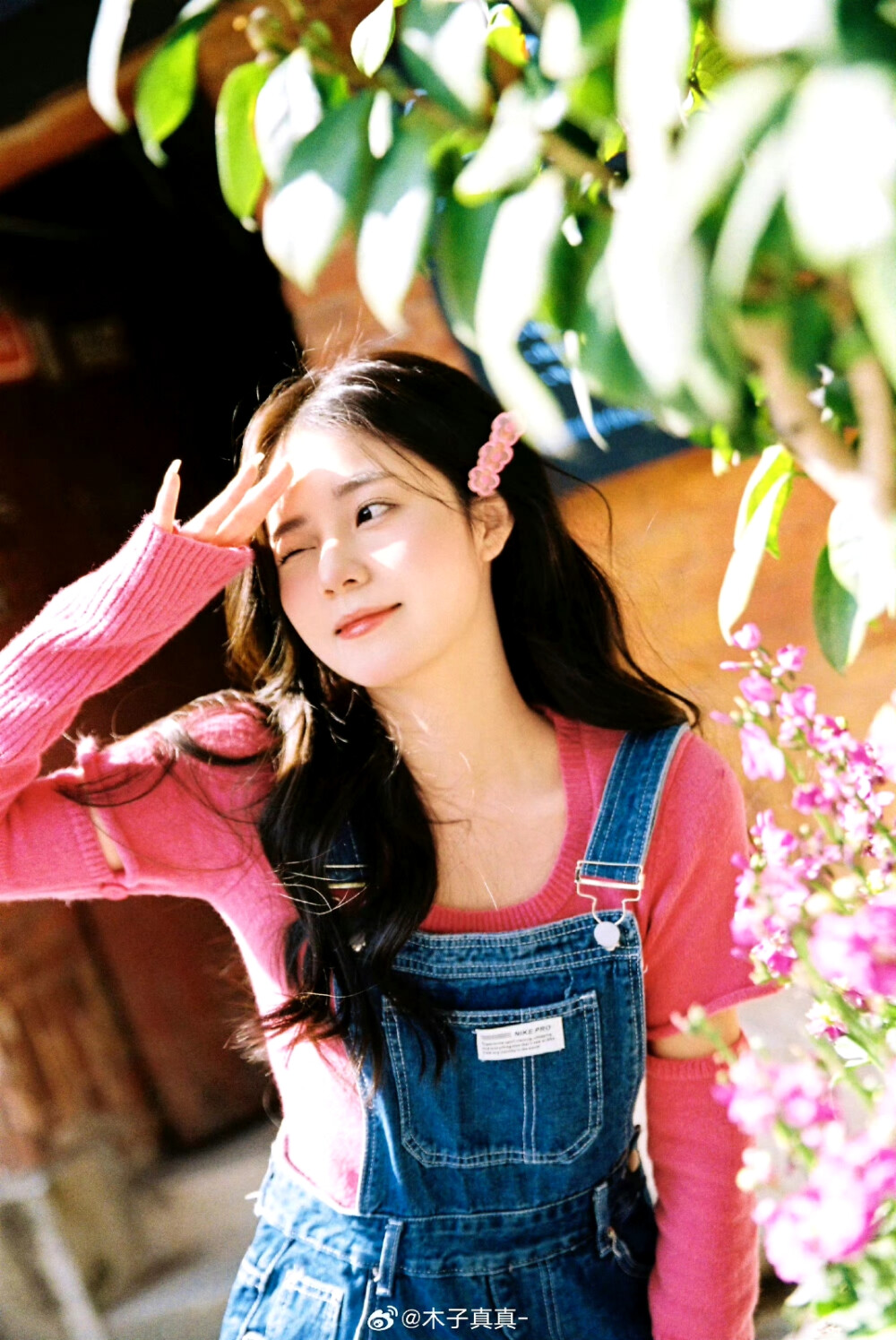 粉色毛衣
出镜：@木子真真- ​​​