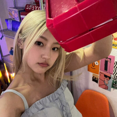 洪恩採
Haneul
Belle