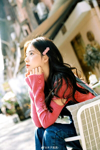 粉色毛衣
出镜：@木子真真- ​​​