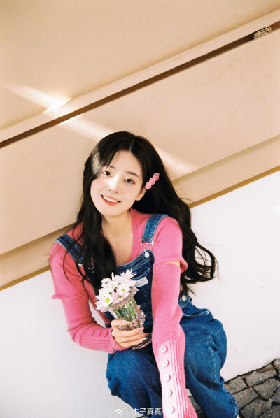 粉色毛衣
出镜：@木子真真- ​​​