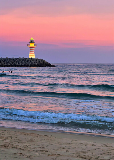 浪漫晚霞与日落
#朋友圈背景图#