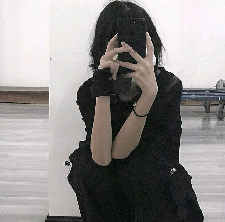 女