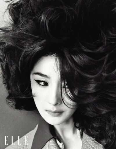 ▲杨幂《ELLE》杂志封面