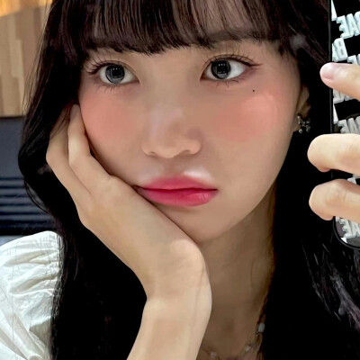 裴有彬
宋雨琦
minnie
朴志效
sana