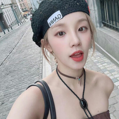 裴有彬
宋雨琦
minnie
朴志效
sana