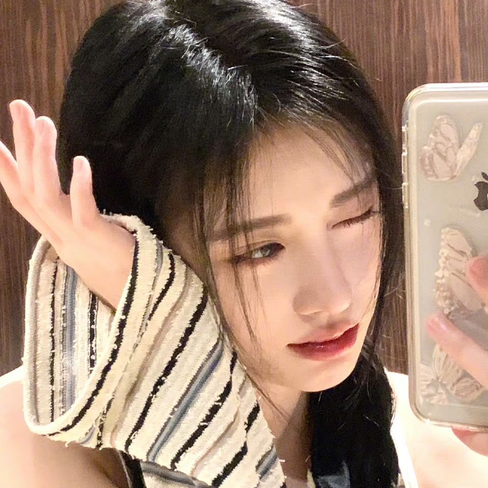 鞠婧祎
京城名怜
图源wb.