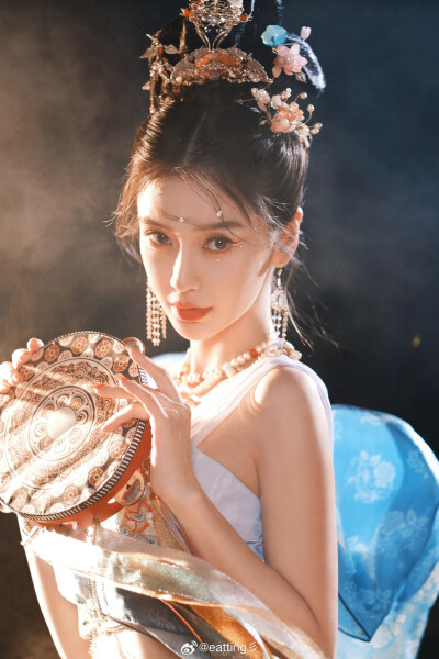 #angelababy#“ 敦 煌 神 女 ” ​​​
摄影@eatting彡