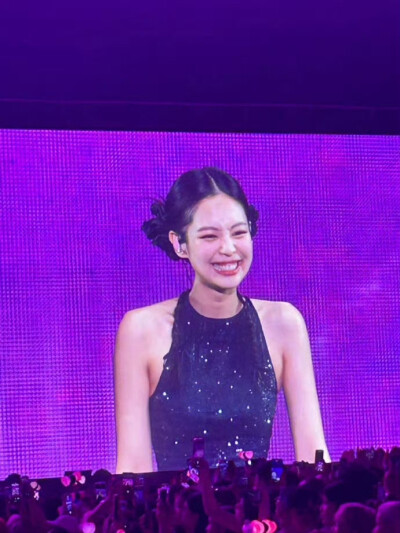 Jennie 大屏的神