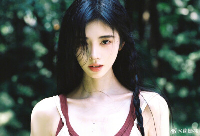 鞠婧祎
京城名怜
图源wb.