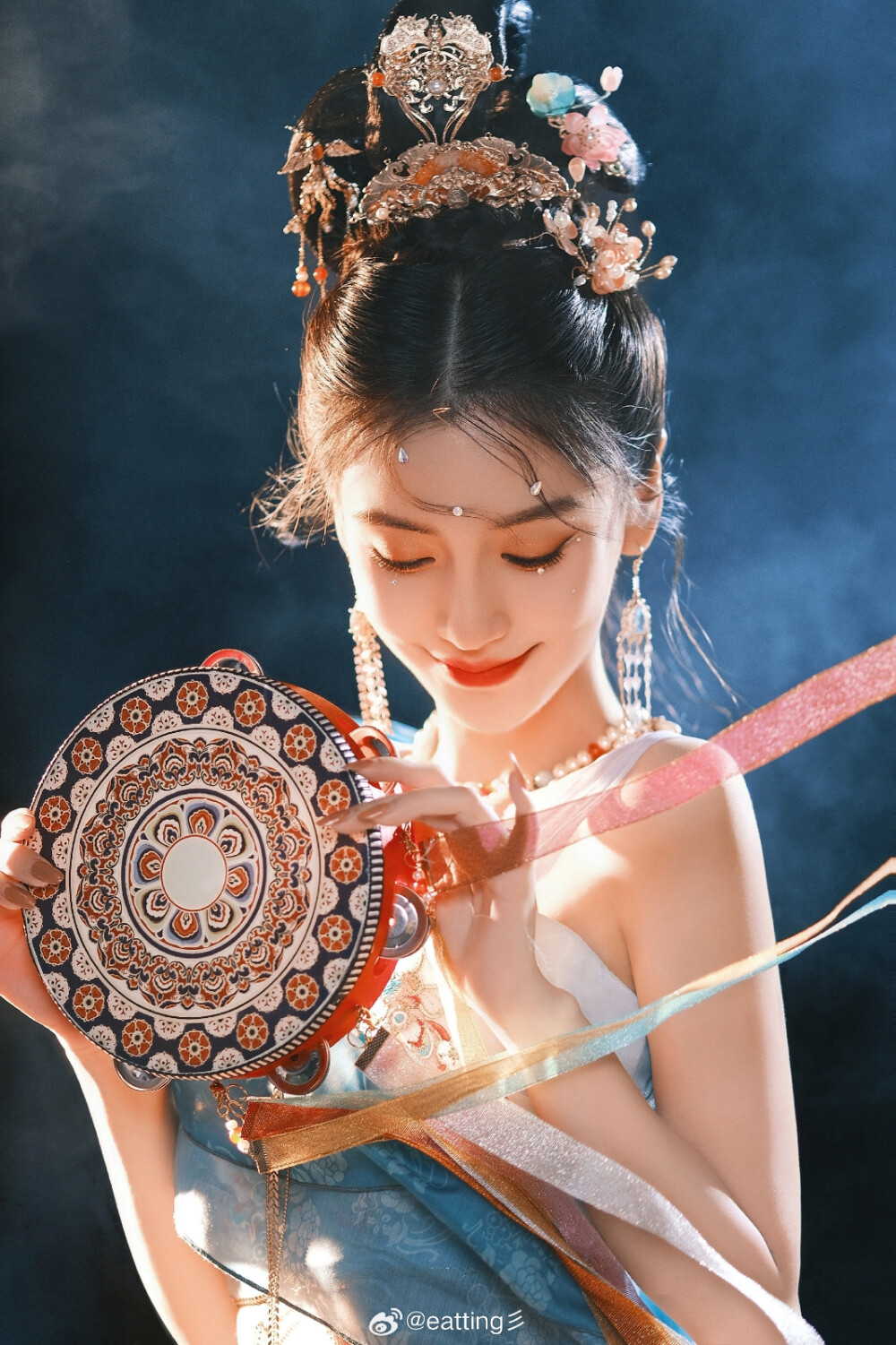 #angelababy#“ 敦 煌 神 女 ” ​​​
摄影@eatting彡