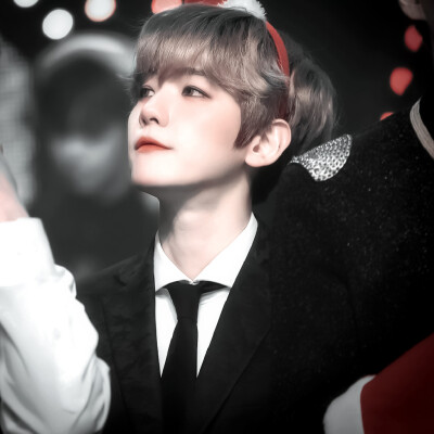  “静静地听，有个声音在说爱你.”
边伯贤Baekhyun cr.LOVEAPPEAL