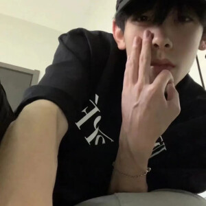 ᴸⁱᵛᵉ ᵃ ᵍᵒᵒᵈ ˡⁱᶠᵉ ᵃⁿᵈ ᵐᵉᵉᵗ ˢˡᵒʷˡʸ.| 








男头/男生头像
©菟丝花-
